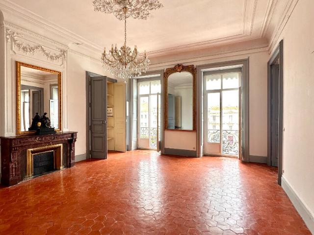 Appartement 6 pièces 180 m²