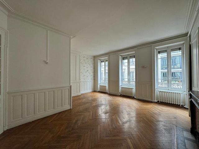 Appartement 6 pièces 181 m²