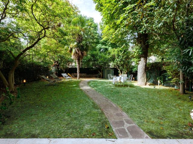 Appartement 6 pièces 181 m²