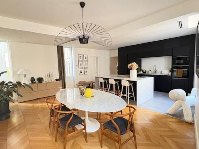 Appartement 6 pièces 181 m²