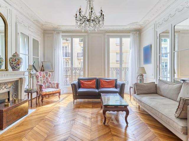 Appartement 6 pièces 181 m²