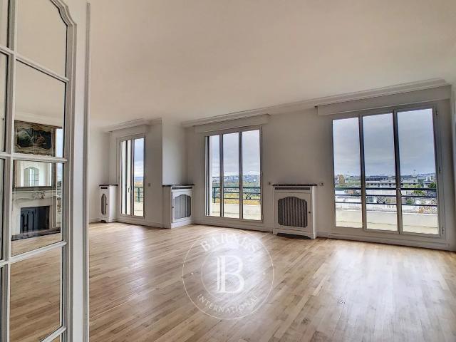 Appartement 6 pièces 182 m²