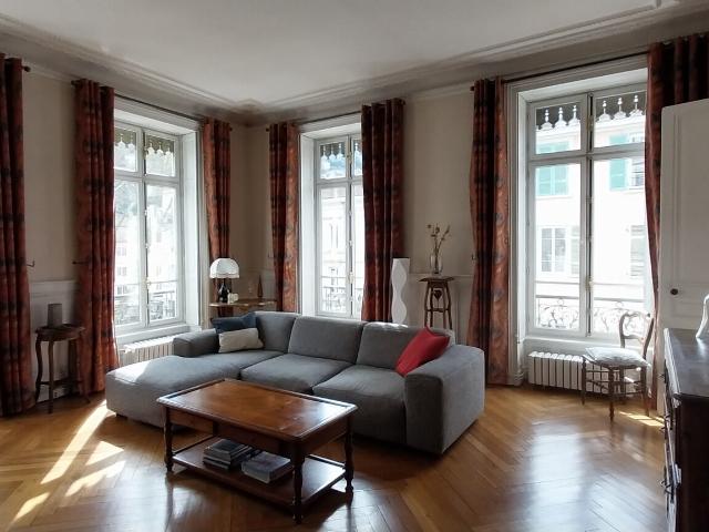 Appartement 6 pièces 196 m²