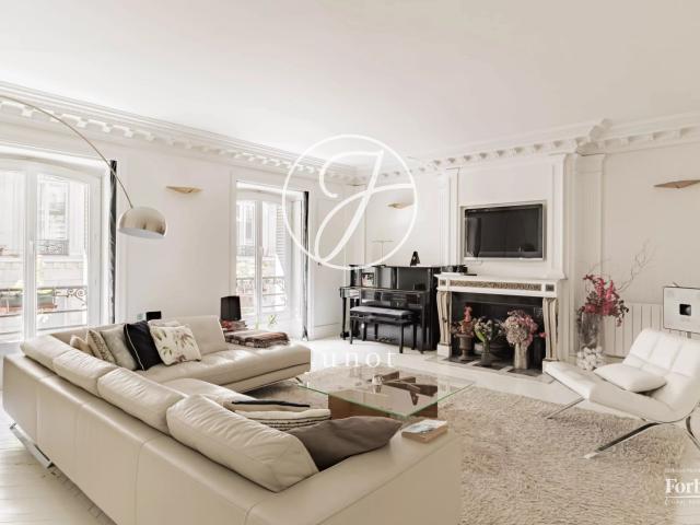 Appartement 6 pièces 197 m²