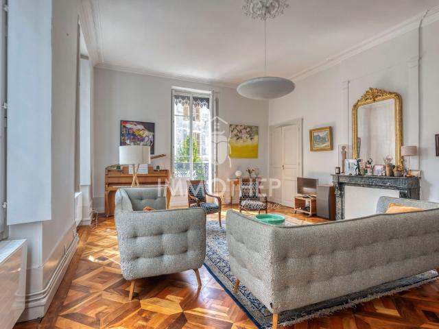Appartement 6 pièces 198 m²