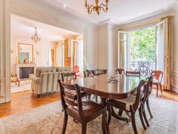 Appartement 6 pièces 211 m²