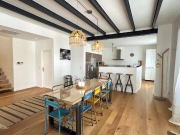 Appartement 6 pièces 212 m²