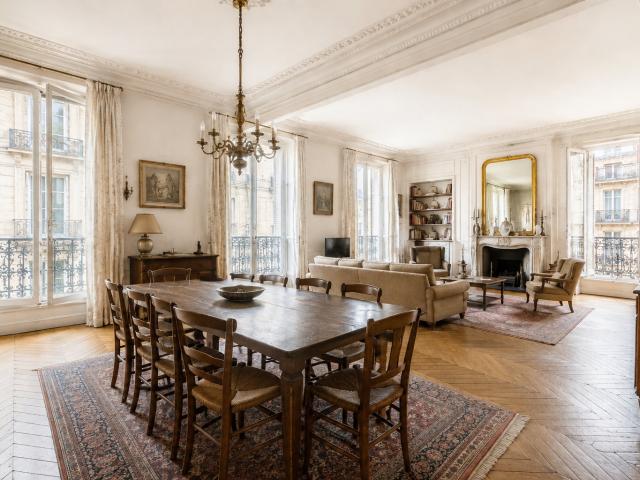 Appartement 6 pièces 220 m²
