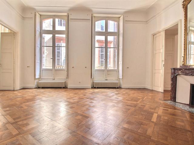 Appartement 6 pièces 220 m²