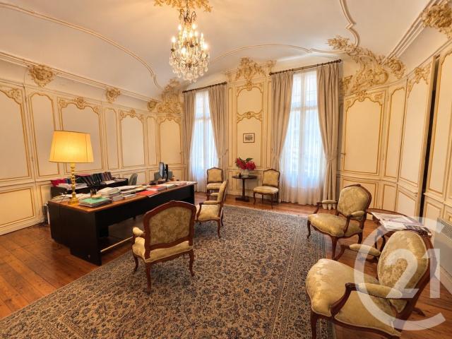 Appartement 6 pièces 221 m²