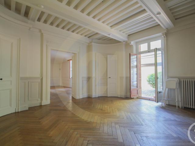 Appartement 6 pièces 226 m²