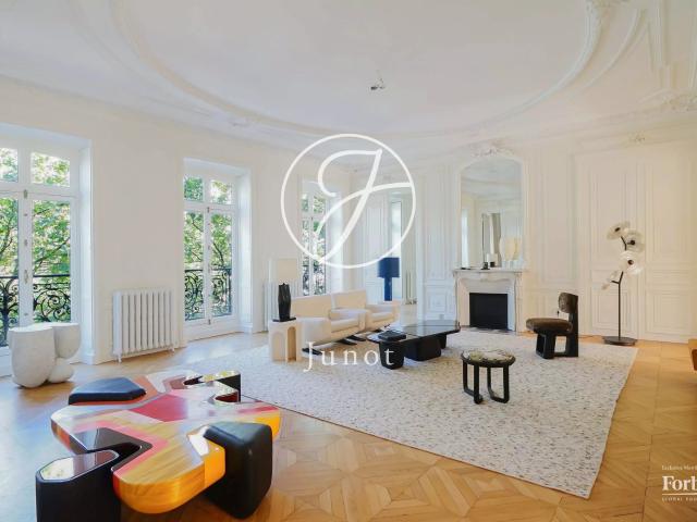 Appartement 6 pièces 255 m²