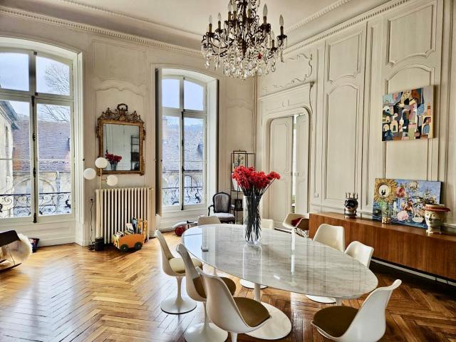 Appartement 6 pièces 274 m²