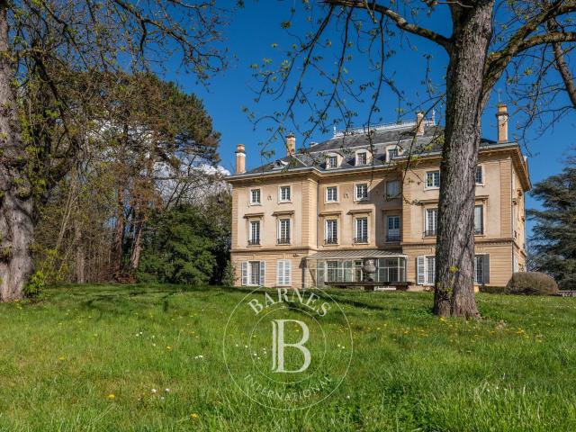 Appartement 6 pièces 307 m²