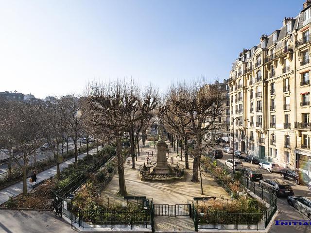 Appartement 6 pièces avec vue sur square