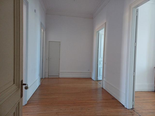 Appartement 6 pièces Sète 166.77m² 2110€ à louer