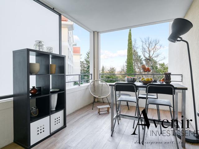Appartement 70m2 2 chambres avec terrasse et box fermé Résidence standing avec piscine Lyon 4ème Croix Rousse Lyon