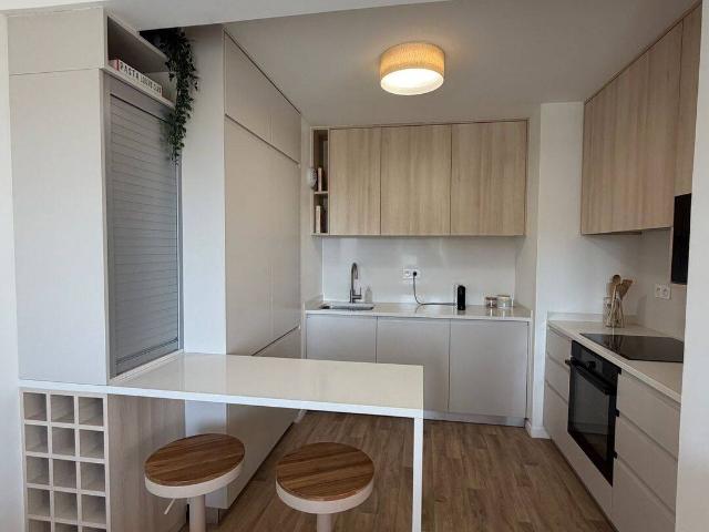 Appartement 77 m² meublé récent Double séjour, balcon et parking