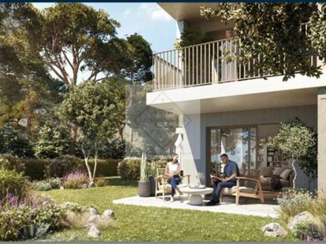 3P neuf dernier etage proche plage à Juan les Pi