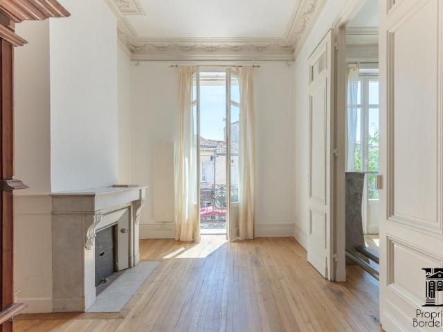 Appartement 7 pièces 160 m²