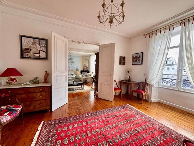 Appartement 7 pièces 200 m²