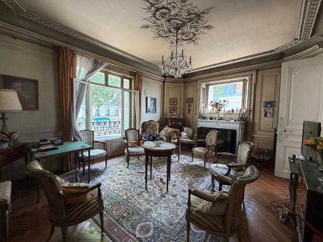 Appartement 7 pièces 171 m²