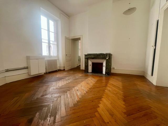 Appartement 7 pièces 176 m²