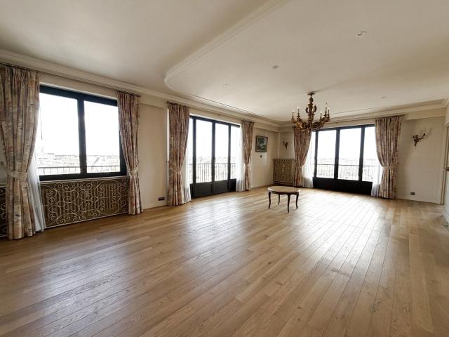 Appartement 7 pièces 195 m²