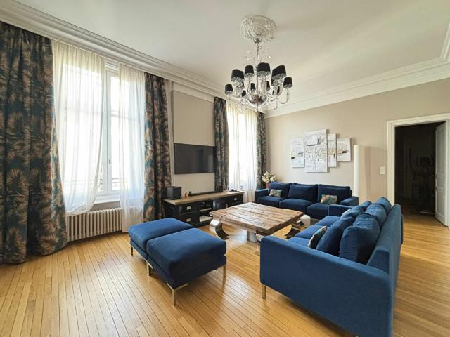 Appartement 7 pièces 205 m²