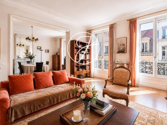 Appartement 7 pièces 216 m²