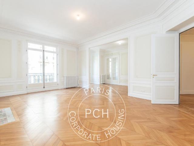 Appartement 7 pièces 216 m²