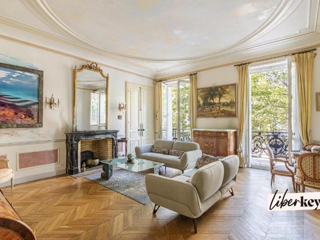 Appartement 7 pièces 219 m²