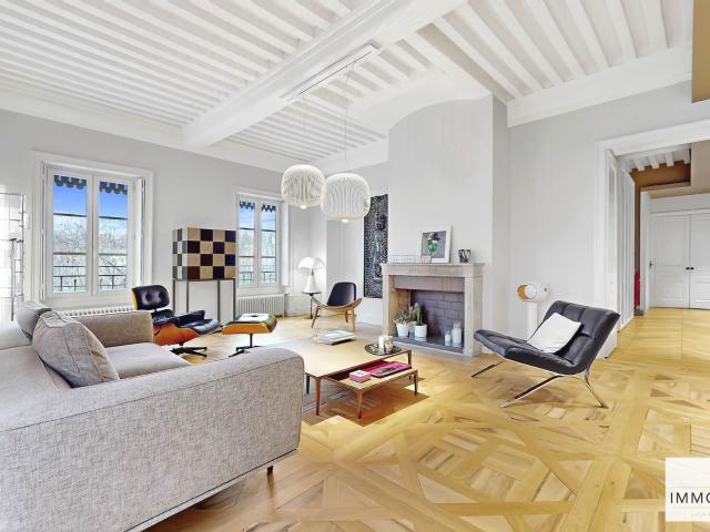Appartement 7 pièces 224 m²