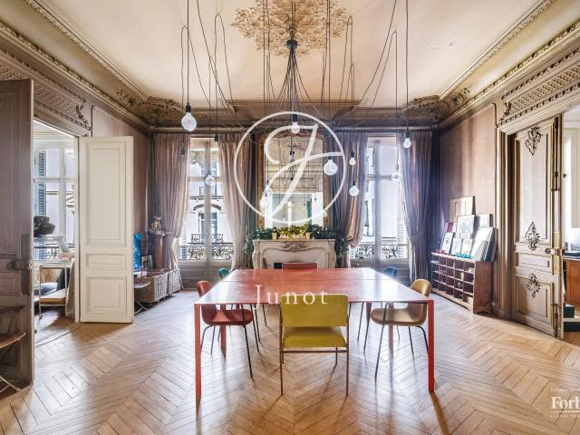 Appartement 7 pièces 230 m²