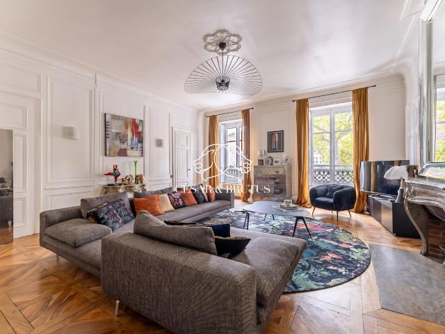 Appartement 7 pièces 230 m²