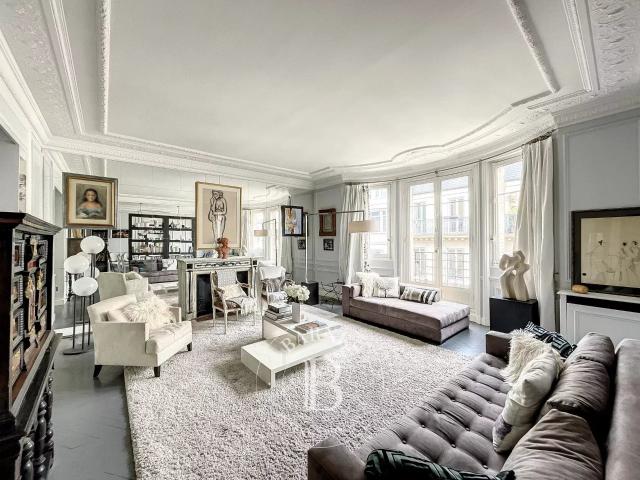 Appartement 7 pièces 231 m²