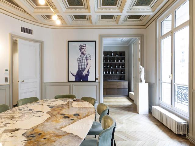 Appartement 7 pièces 246 m²
