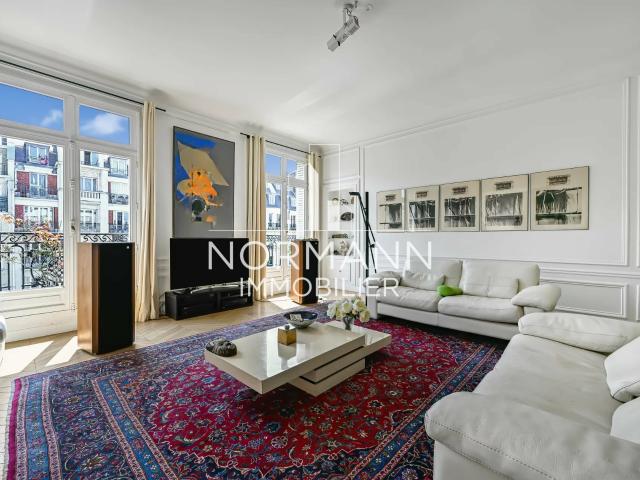 Appartement 7 pièces 250 m²
