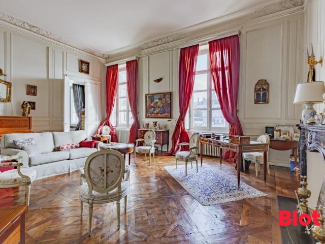 Appartement 7 pièces 263 m²