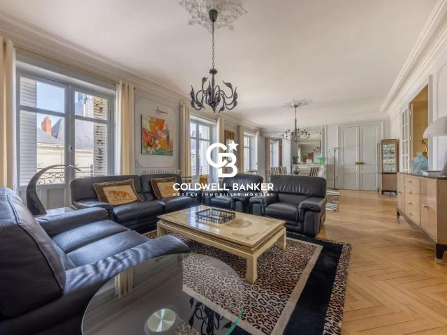 Appartement 7 pièces 307 m²