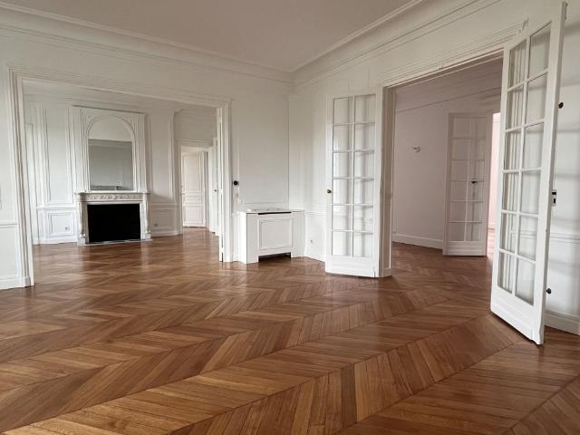 Appartement 7 pièces, climatisé, Avenue des Ternes, étage élevé