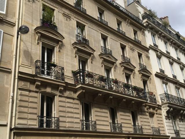 APPARTEMENT 7 PIECES RUE DE COPENHAGUE