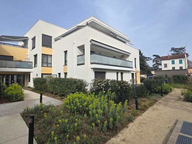 Appartement 80 pièces, 80 m² à louer à Charbonnières les Bains 69260