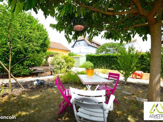 Appartement 84 m² 4 pieces 2 chambres jardin privatif de 470 m² avec remise garage cave & grenier