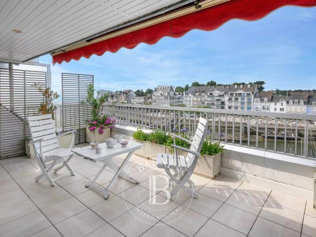 Appartement 8 pièces 142 m²