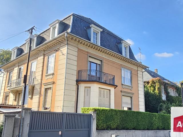 Appartement 8 pièces 158 m²
