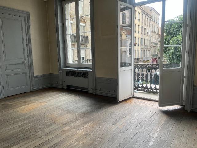 Appartement 8 pièces 174 m²