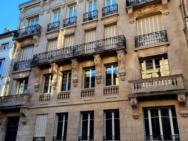 Appartement 8 pièces 184 m²
