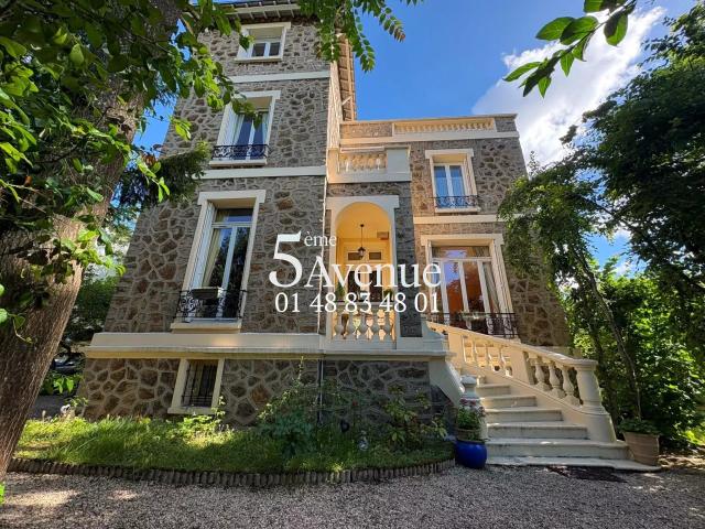 Maison 8 pièces 190 m²