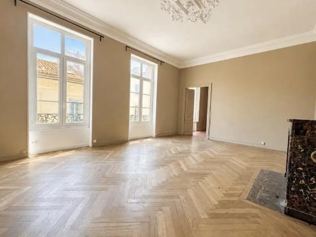 Appartement 8 pièces 206 m²